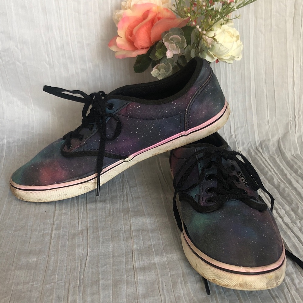 VANS size 9 Galaxy Space Star print low top lace up casual sneakers